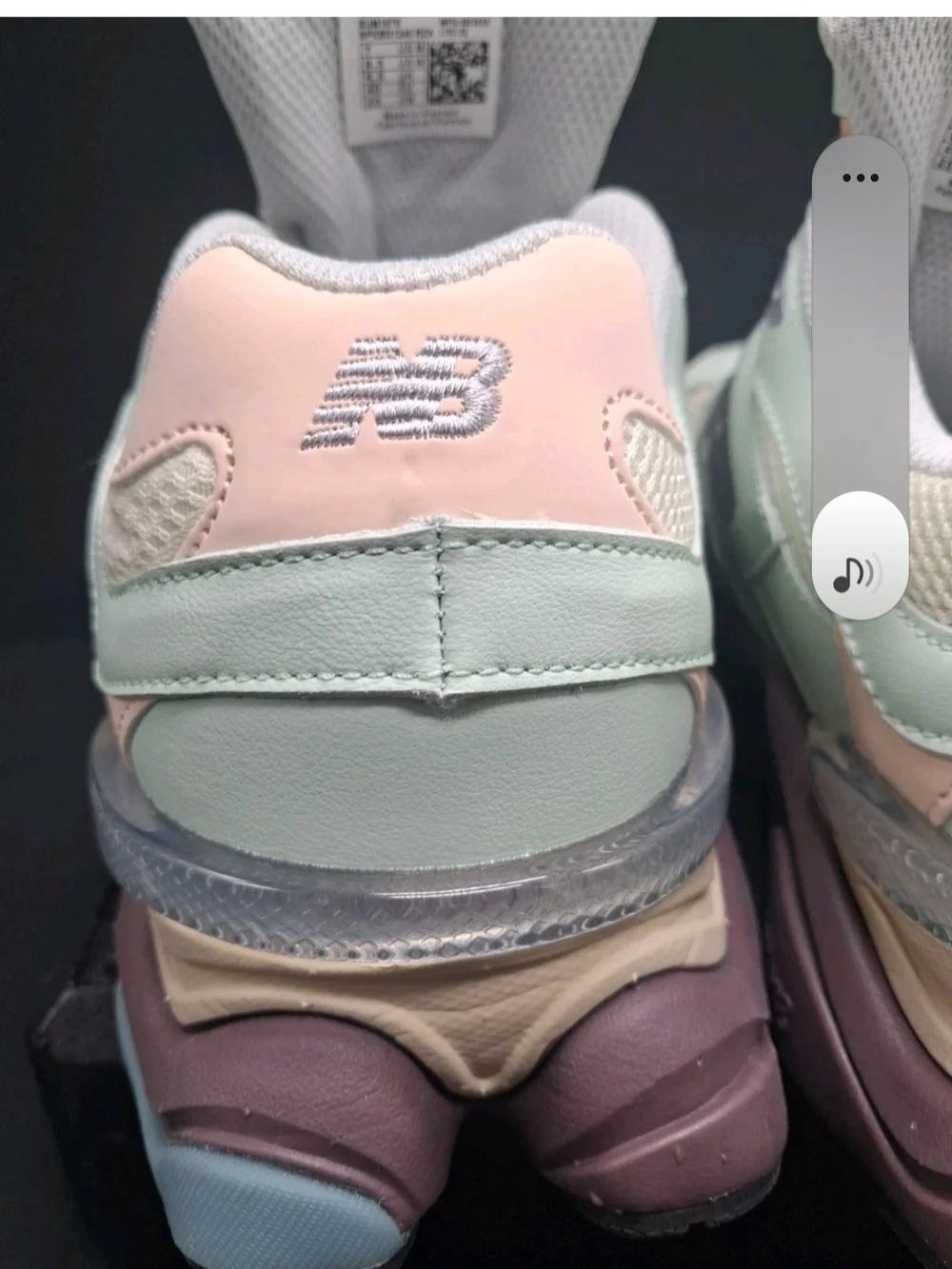 New Balance 9060 Women’s Mint & Cream Running/ Training Sneakers. NWOT.